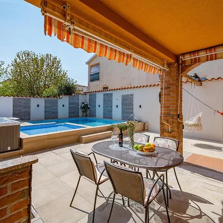 Apartment Gorgeous Apartment In Baderna With Jacuzzi Baderna