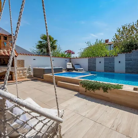 Gorgeous Apartment In Baderna With Jacuzzi *