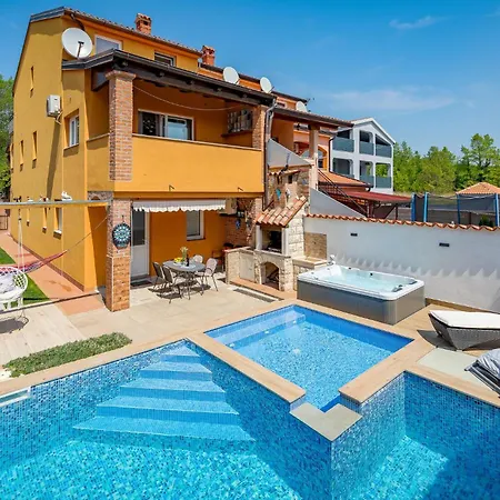 Gorgeous Apartment In Baderna With Jacuzzi Apartment *