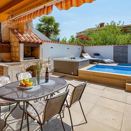 Gorgeous Apartment In Baderna With Jacuzzi *